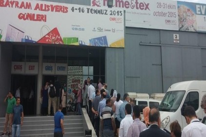 Rusya&#039;ya yaklaşık 300 dolara sattıkları elbiseleri 50 TL&#8217;ye sattılar