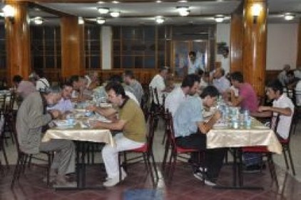 Saadet Partililer iftar yemeğinde bir araya geldi