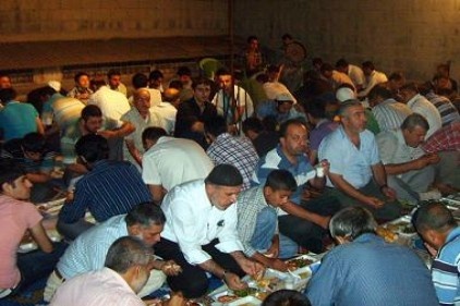 Saadet Partisi&#8217;nden iftar yemeği