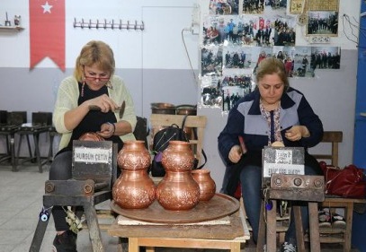 Sabah bakırları, akşam iftar sofrasını süslüyorlar 