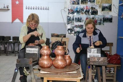 Sabah bakırları, akşam iftar sofrasını süslüyorlar 