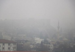 Sabah saatlerinde etkili olan yoğun sis hayatı olumsuz etkiledi