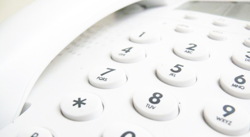 Sabit telefon yerle bir