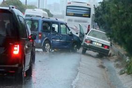 Sağanak yağmur kazaya neden oldu
