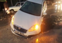 Sağanak yağmur sele neden oldu