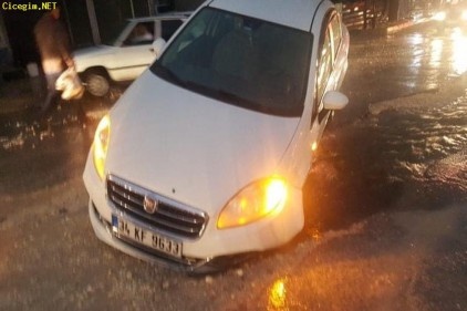Sağanak yağmur sele neden oldu