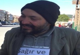 Sağır ve dilsiz dilencinin dili zabıtayı görünce açıldı