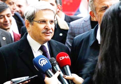 'Sağlık Bakanı Covid-19 ile ilgili çok kötü bir tiyatro izlettiriyor'