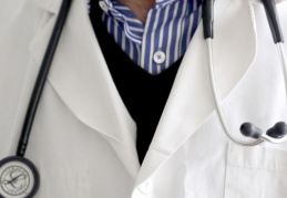 Sağlık Bakanlığı'ndan 65-72 yaş arası doktorlar için yeniden atama ilanı