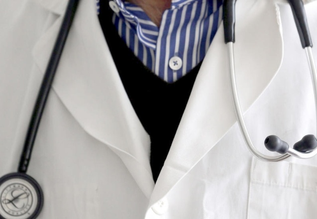 Sağlık Bakanlığı'ndan 65-72 yaş arası doktorlar için yeniden atama ilanı