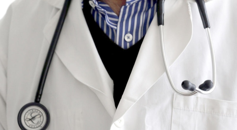 Sağlık Bakanlığı'ndan 65-72 yaş arası doktorlar için yeniden atama ilanı