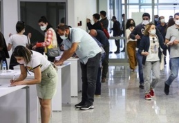 Sağlık Bakanlığı’nın aşı seferberliği kaosa neden oldu: Uzun kuyruklar oluştu