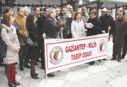 Sağlık çalışanları protesto eylemindeydi