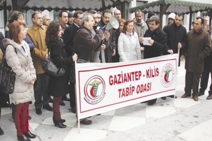 Sağlık çalışanları protesto eylemindeydi