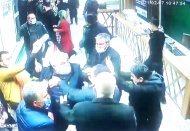 Sağlık çalışanlarına saldırı kameraya yansıdı