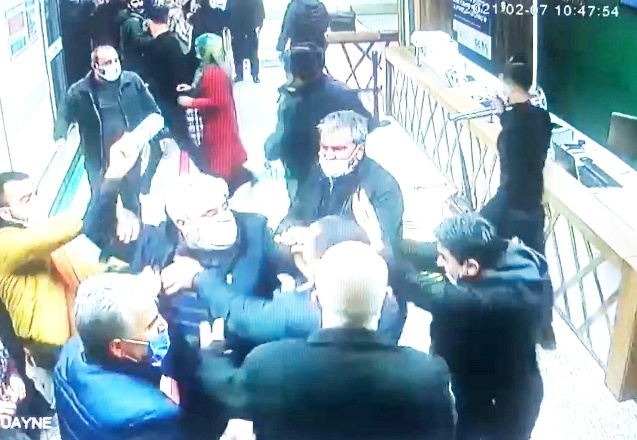 Sağlık çalışanlarına saldırı kameraya yansıdı