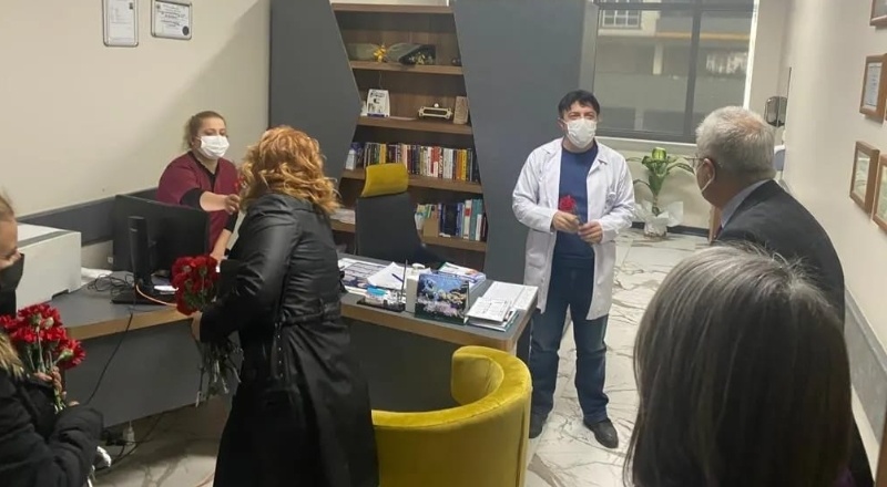 Sağlık çalışanlarının güvenliğini sağlamak öncelikli olmalıdır