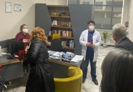 Sağlık çalışanlarının güvenliğini sağlamak öncelikli olmalıdır