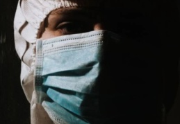 Sağlık çalışanlarının yarısı istifayı düşünüyor