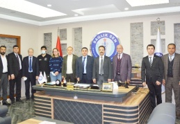 Sağlık ekip işidir, başarı için huzurlu çalışma ortamı ve ekip ruhu gerekir