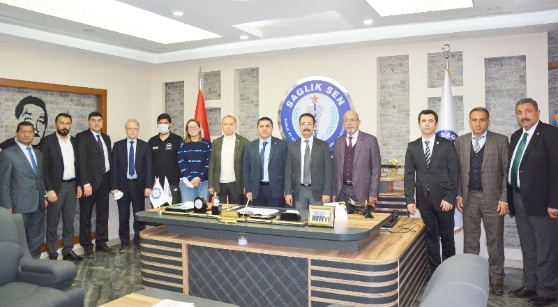 Sağlık ekip işidir, başarı için huzurlu çalışma ortamı ve ekip ruhu gerekir