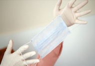 Sağlık kuruluşlarına girişte maske zorunluluğu getirildi