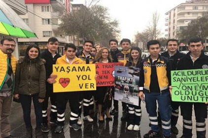 Sağlık lisesi öğrencilerinden gerçeği aratmayan tatbikat