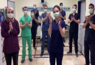 Sağlıkçılardan vatandaşa alkışlı teşekkür