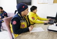 Sağlıkçıları darp edip ambulansı kaçırmaya çalıştılar