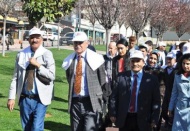 Sağlıklı yaşlanmak için yürüyün