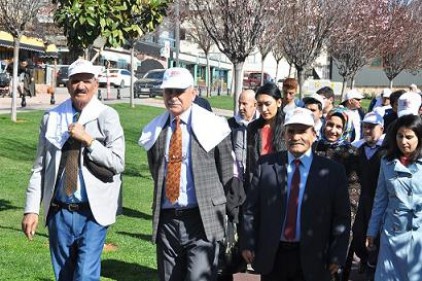 Sağlıklı yaşlanmak için yürüyün