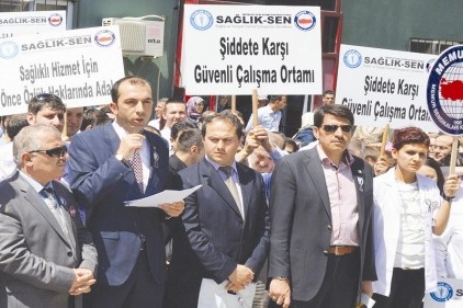 Sağlıkta şiddete son eylemi düzenlendi