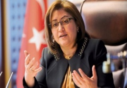 Şahin, Avrupa Ödülü Şeref Plaketi alıyor