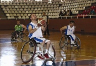 Şahin, engelli basketbolculara destek verdi