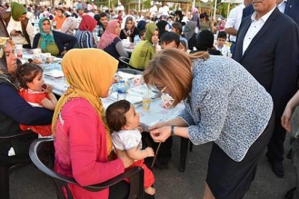 Şahin, iftar sofralarında vatandaşla buluşuyor