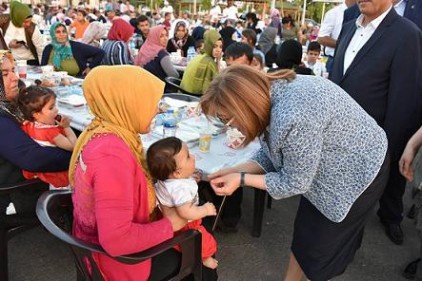 Şahin, iftar sofralarında vatandaşla buluşuyor