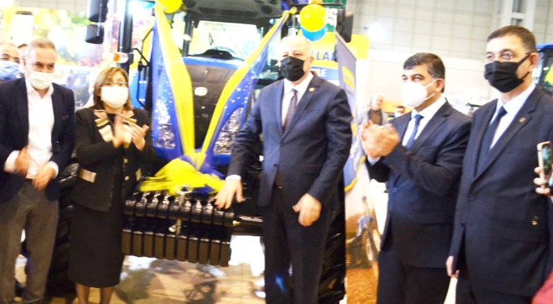 Şahin, New Holland Türkiye satış birincisi yeni TD 5.serisi traktör lansmanına katıldı