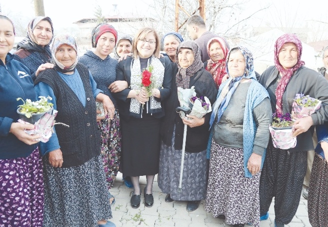 Şahin, Nurdağı kırsalındaki depremzedelerle bir araya geldi