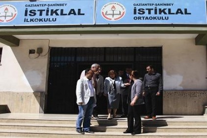 Şahin, okulların fiziki koşullarını yerinde inceledi