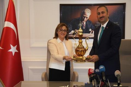 Şahin, şehr emini olarak Antep için büyük hizmetler yapıyor