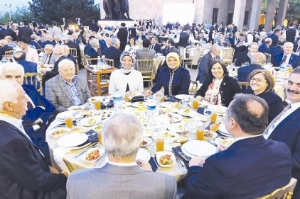 Şahin, TBMM&#039;de iftar programına katıldı 