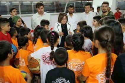 Şahin, yaz spor okullarını ziyaret etti