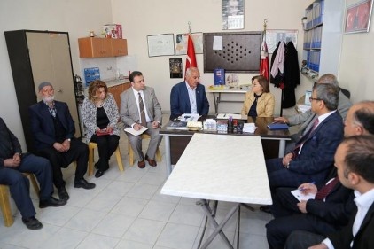 Şahin, Yeni Mahalle esnafını dinledi 