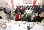 Şahin yetim çocuklarla buluştu
