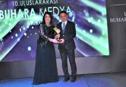 Şahin, ‘Yılın Büyükşehir Belediyesi Ödülü’ aldı