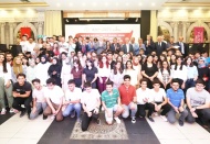 Şahin, YKS'de ilk 5 bine giren 250 öğrenci ve aileleriyle buluştu