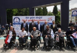 Şahinbey, 61 adet akülü ve manuel tekerlekli sandalye dağıttı