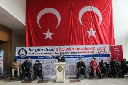 Şahinbey 28 akülü araç dağıttı