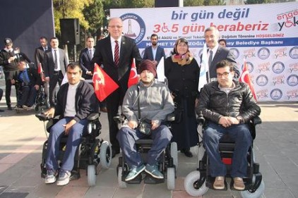 Şahinbey, 61 engelliye akülü ve manuel tekerleklibsandalye dağıttı