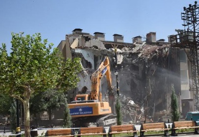 Şahinbey, 6000 metrekarelik Şıh Meydanı için yıkıma başladı